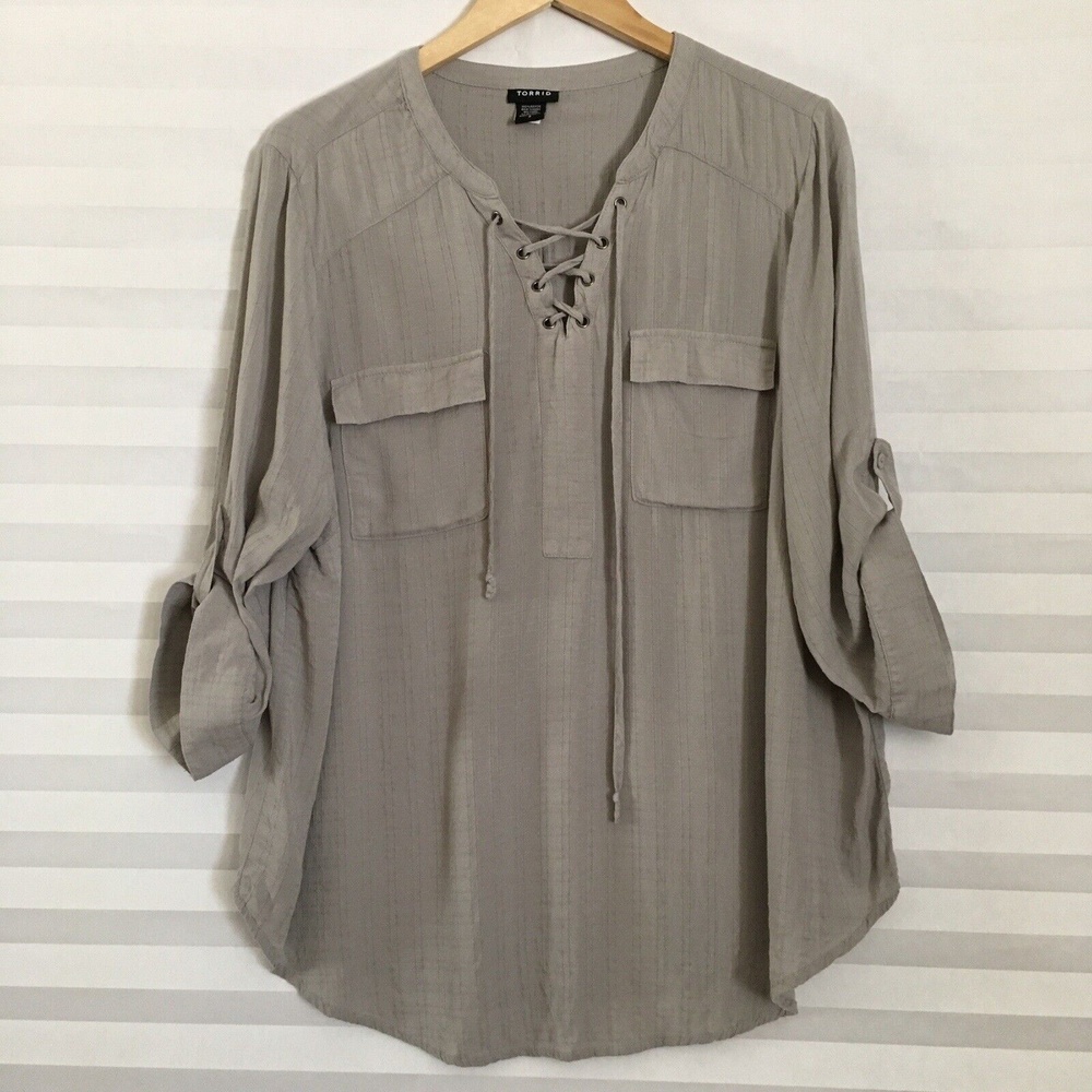 Torrid Size 2 Top Blouse Criss Cross Tie Front Pockets Tab Sleeve Flowy